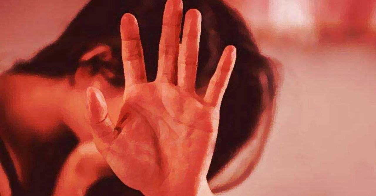 গুজরাটে নারকীয় ঘটনা! শ্বশুর-ননদাইয়ের ধর্ষণে অন্তঃসত্ত্বা পুত্রবধূ, স্বামীর হুমকি: নগ্ন ছবি ফাঁস করে দেব!