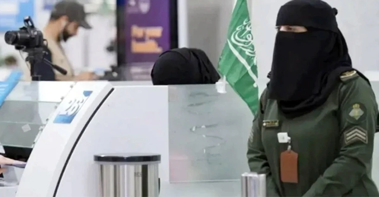 সৌদি আরবে নারীদের জীবনযাত্রায় অভূতপূর্ব বদল! চাকরি, আয় থেকে ক্রীড়াঙ্গন—ভিশন ২০৩০ বদলে দিচ্ছে ইতিহাস