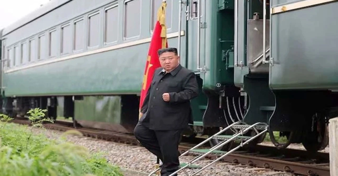 কিম জং–উনের বুলেটপ্রুফ সবুজ ট্রেন: শীর্ষ নিরাপত্তা, ল্যাপটপ, মার্সিডিজ থেকে সোনালি সজ্জা!