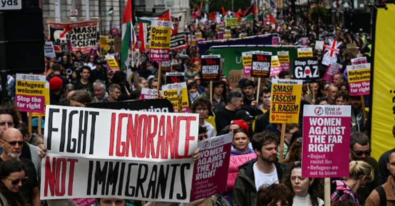 বিশ্বজুড়ে হৈচৈ! দেড় লাখ টাকার iPhone-এর আসল দাম ১২ হাজার