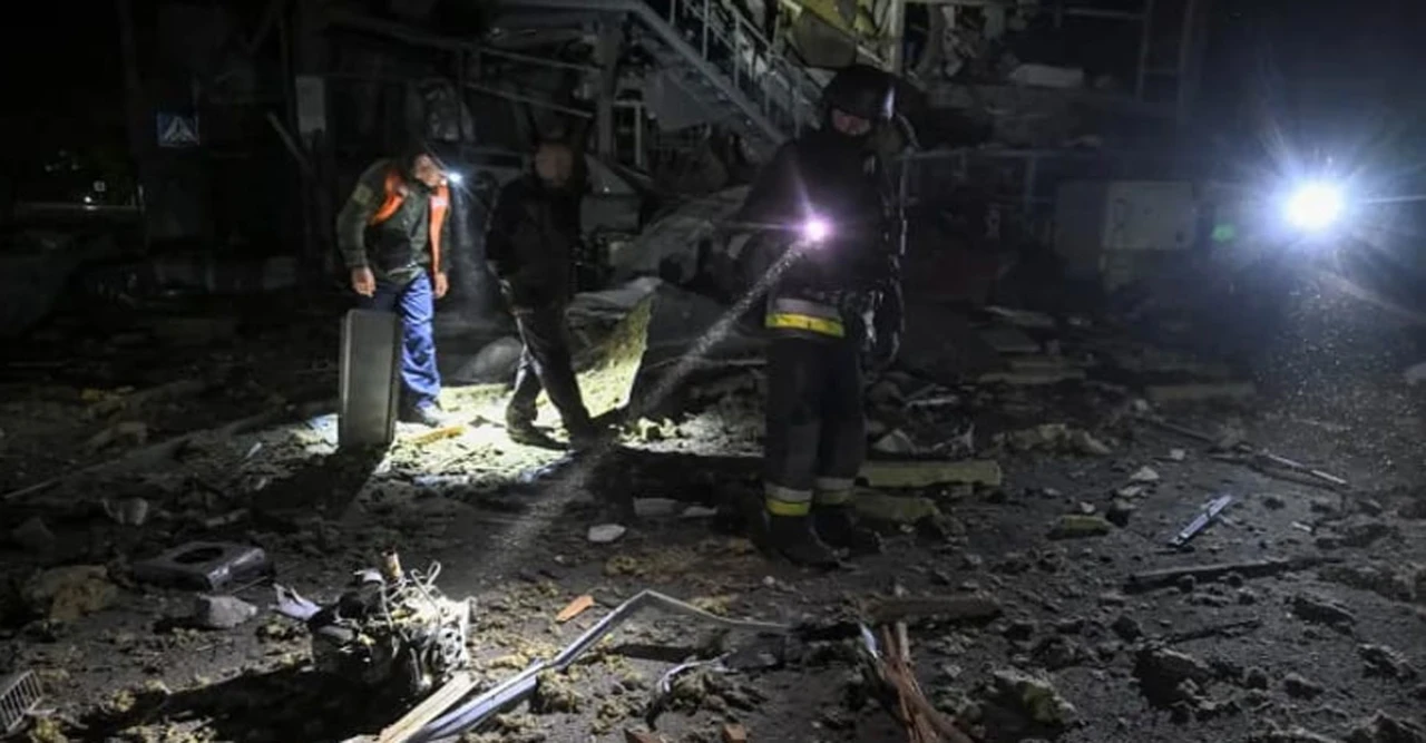কিয়েভে রাতভর রাশিয়ার হামলা, বহুতল ধ্বংস, আহত, ন্যাটো সতর্ক, পুতিনের যুদ্ধ অব্যাহত