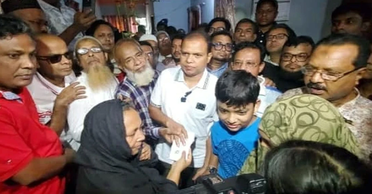 বগুড়ায় নিহত যুবদল নেতা রাহুলের পরিবারের পাশে দাঁড়ালেন বিএনপি চেয়ারম্যান তারেক রহমান