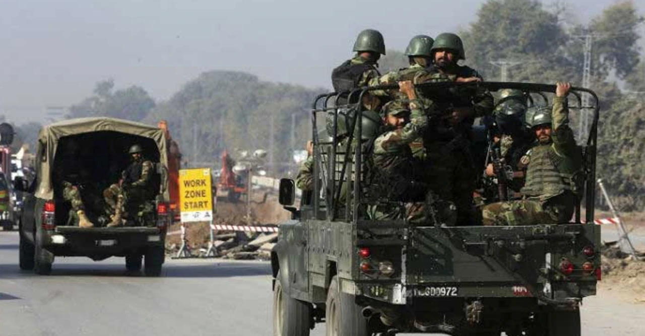 পাকিস্তানের সামরিক কনভয়ে হামলা, ১১ সেনা নিহত, সীমান্তে নিরাপত্তা পরিস্থিতি উত্তপ্ত