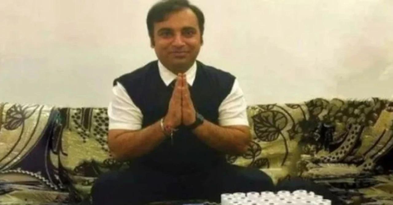 ১,৬৩৮টি কার্ড যার হাতের মুঠোয়! ক্রেডিট কার্ডকে ঋণের বদলে 'সুপারপাওয়ার' বানালেন হায়দ্রাবাদের মনিশ!