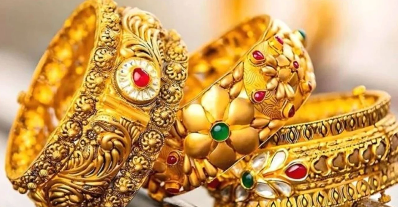 দুবাইয়ে সোনার দাম ধস! রেকর্ড উঠার পর হঠাৎ পতন, দেশে ভরি কত?