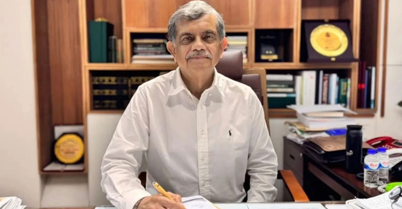 ক্লাস ফাঁকি দিয়ে অন্য কাজ! এমপিওভুক্ত শিক্ষকদের জবাবদিহির মুখোমুখি করতে চলেছে সরকার