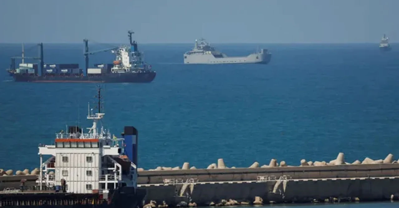 সুমুদ ফ্লোটিলার বেশিরভাগ নৌকা দখল করল ইসরায়েল, মাত্র চারটি গাজার পথে রইল সুমুদ ফ্লোটিলার বেশিরভাগ নৌকা দখল করল ইসরায়েল, মাত্র চারটি গাজার পথে রইল