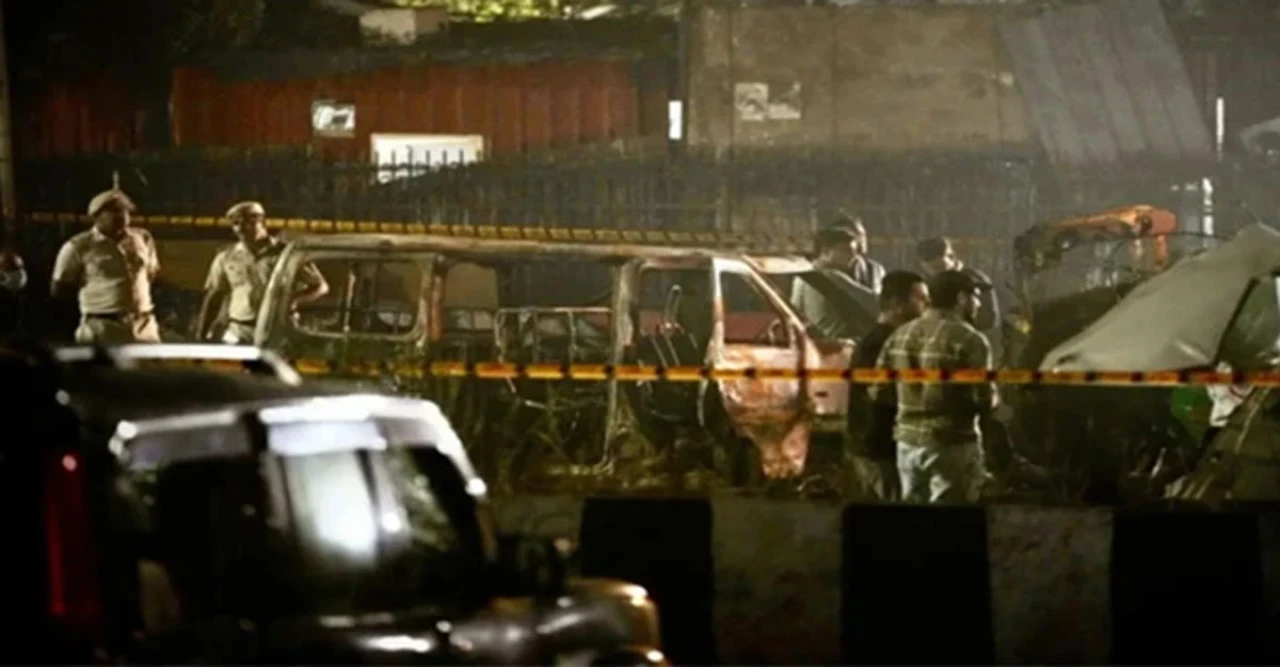 দিল্লি বিস্ফোরণের পর আমেরিকা-ব্রিটেনের ভ্রমণ সতর্কতা! লালকেল্লা এড়িয়ে চলার নির্দেশ