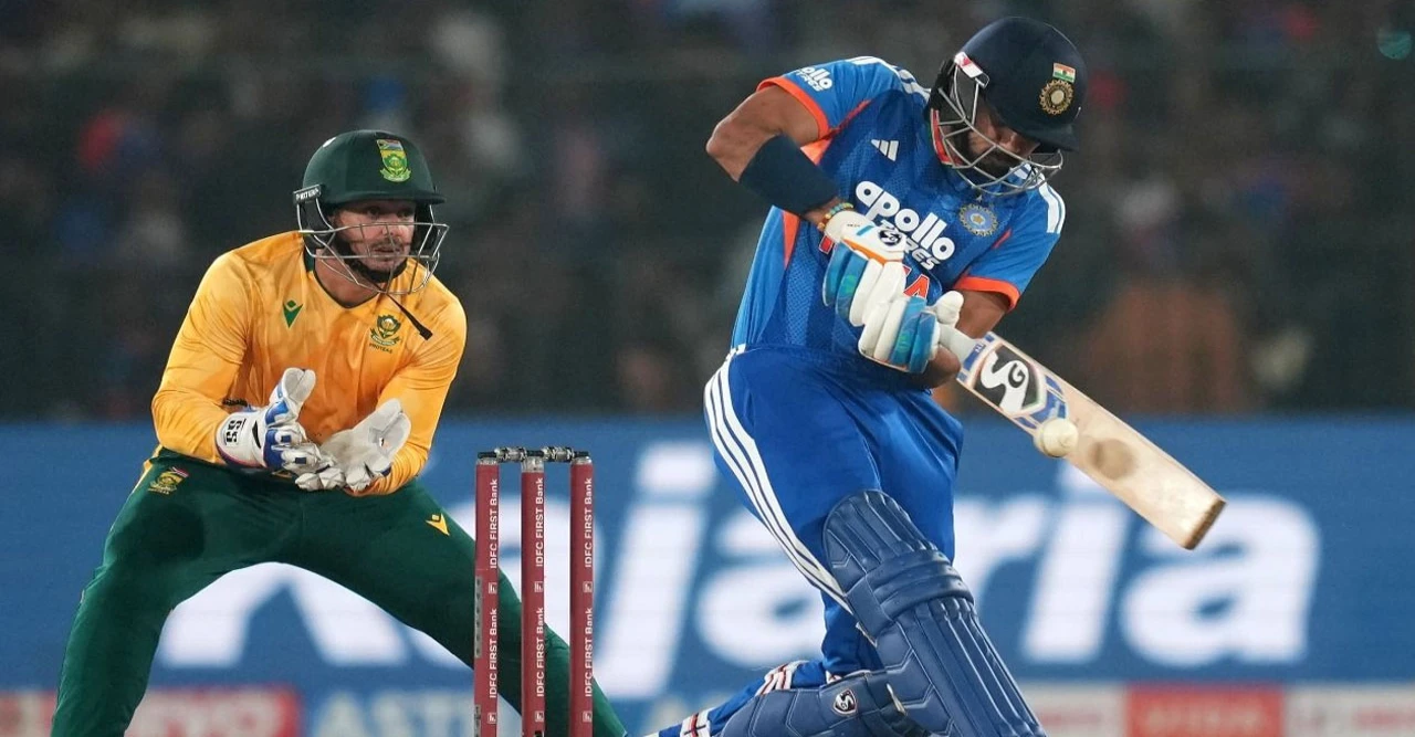 "অক্ষর প্যাটেল তিন নম্বরে ব্যাট! গৌতম গম্ভীরের 'অদ্ভুত' সিদ্ধান্তে আকাশ চোপড়ার জবাবদিহি দাবি"