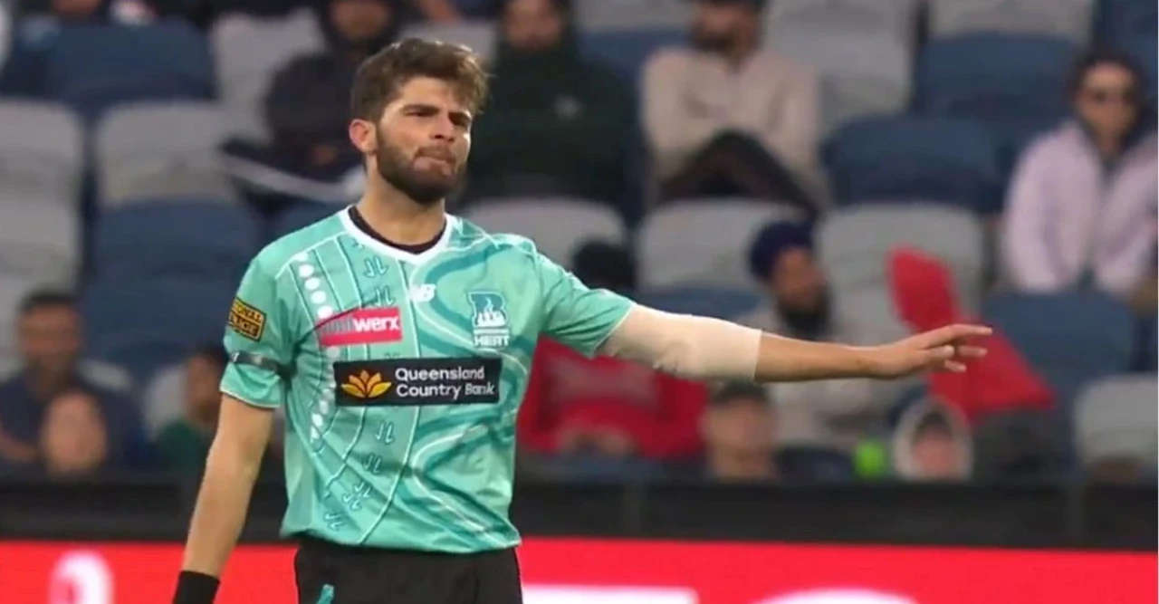 বিপজ্জনক বোলিংয়ে মাঝ ওভারেই নিষিদ্ধ শাহিন আফ্রিদি, বিগ ব্যাশে দুঃস্বপ্নে শুরু ক্যারিয়ার