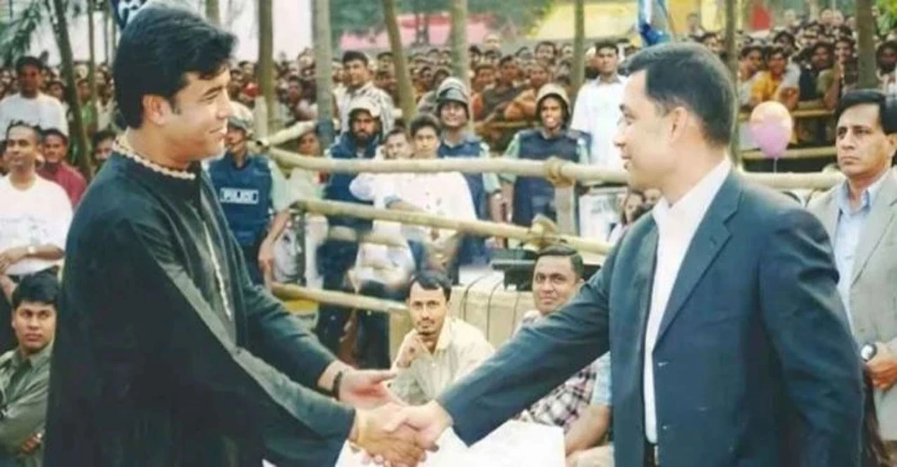 দেশে ফেরার দিনে আলোচনায় তারেক রহমান ও নায়ক মান্নার এই ছবিটি