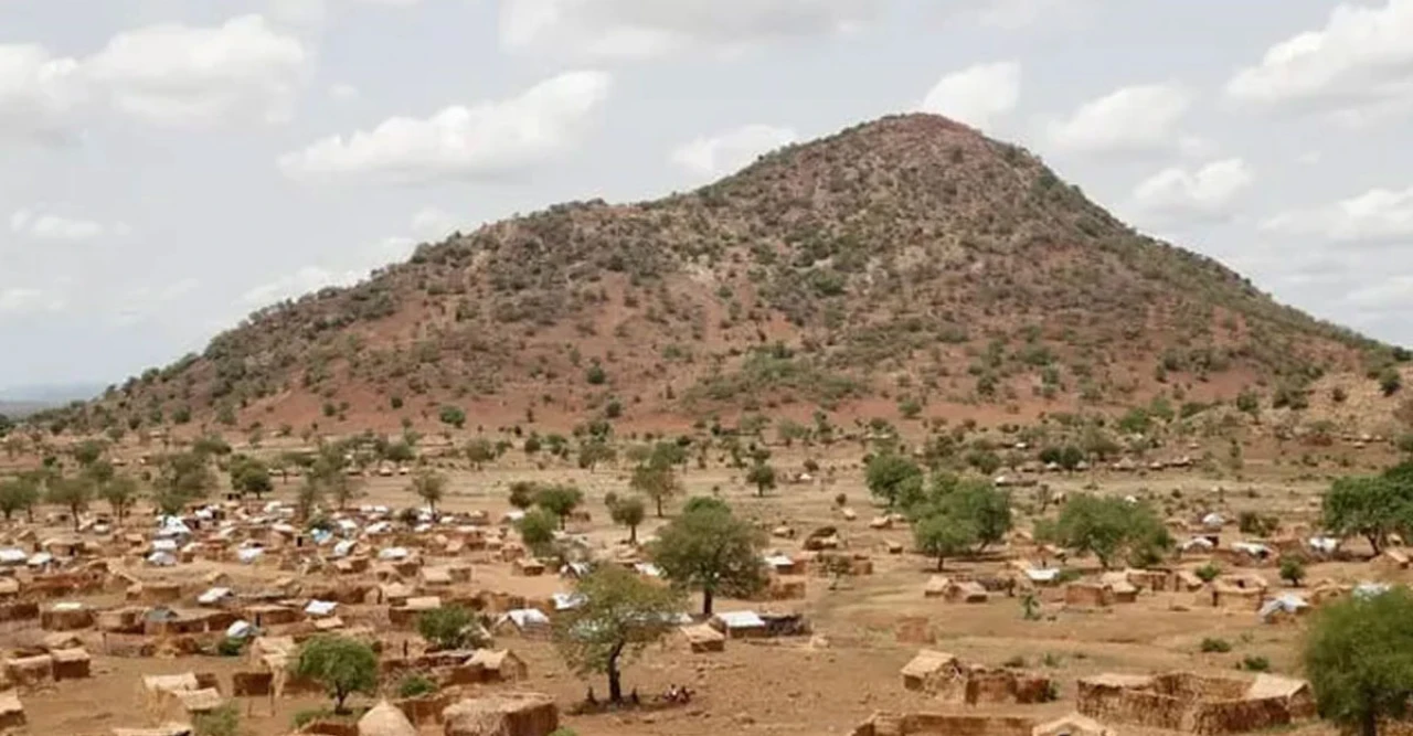 দক্ষিণ সুদানের গ্রামে বিমান হামলায় ৪০ জনের মৃত্যু! নার্সিং স্কুলে আগুন, শিক্ষার্থীরা ছিল লক্ষ্য?