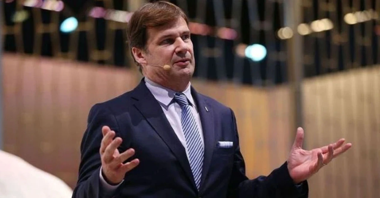 চীনের সামনে দুর্বল আমেরিকার শ্রমবাজার: ফোর্ডের সিইও; বছরে ১ লাখ ২০ হাজার ডলার দিয়েও কর্মী মিলছে না!