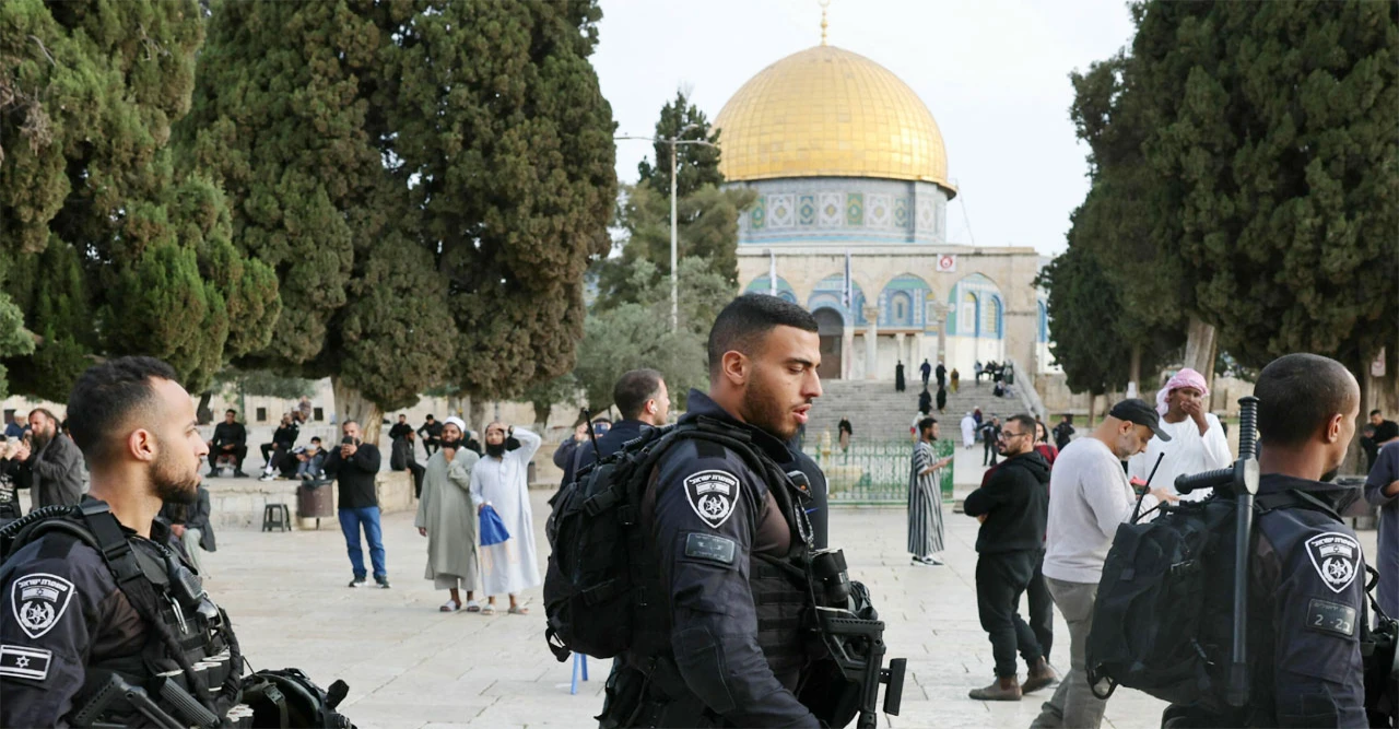 রমজানে আল-আকসায় মুসল্লিদের জন্য কঠোর বিধিনিষেধ! ইসরায়েলের নতুন পরিকল্পনা নিয়ে যা জানা গেল