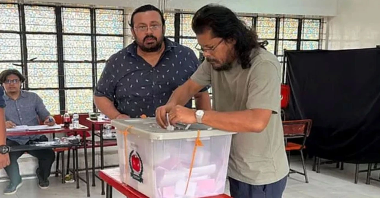 ভোট দিয়ে কী বললেন জেমস? গণতন্ত্র, শান্তি আর ভবিষ্যৎ নিয়ে খোলামেলা কথা