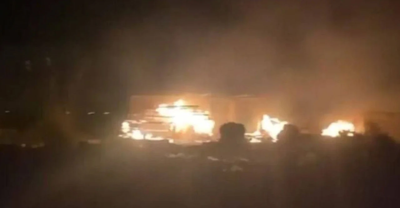 ভোরে আফগানিস্তানে পাকিস্তানের ড্রোন হামলা, সীমান্তে নতুন উত্তেজনায় কাঁপছে অঞ্চল