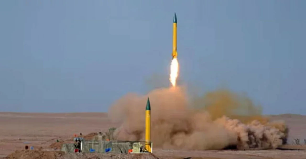 আমেরিকার চোখ রক্তবর্ণ! হরমুজে ইরানের ভয়ংকর মিসাইল পরীক্ষায় কাঁপছে গোটা উপসাগর