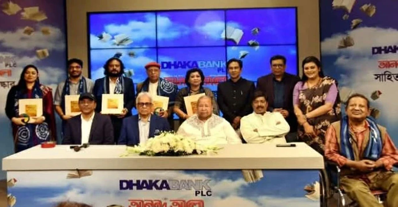 বইমেলার সেরা সৃষ্টির জন্য ঢাকা ব্যাংক-আনন্দ আলো সাহিত্য পুরস্কার, সম্মান পেলেন ৭ গুণী লেখক