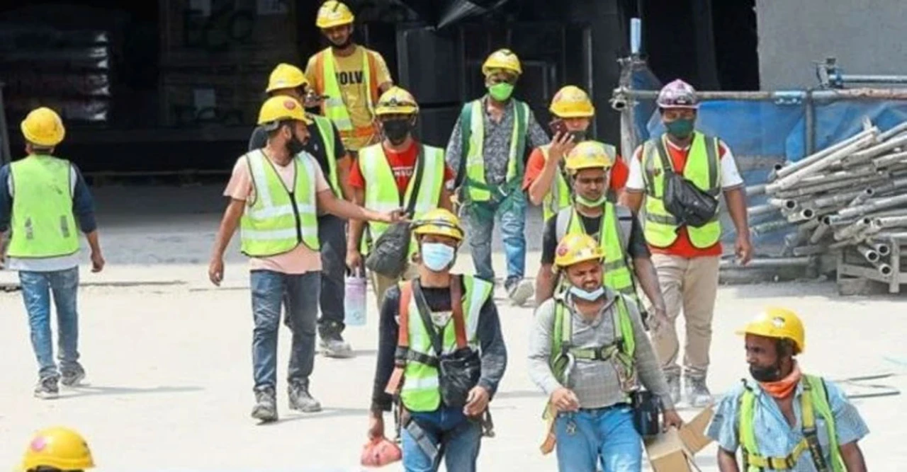 মালয়েশিয়ায় ভিনদেশি চাকরি বিপ্লব! শ্রমিক দালালের যুগ শেষ, এবার সাক্ষাৎ হবে সরাসরি অ্যাপে