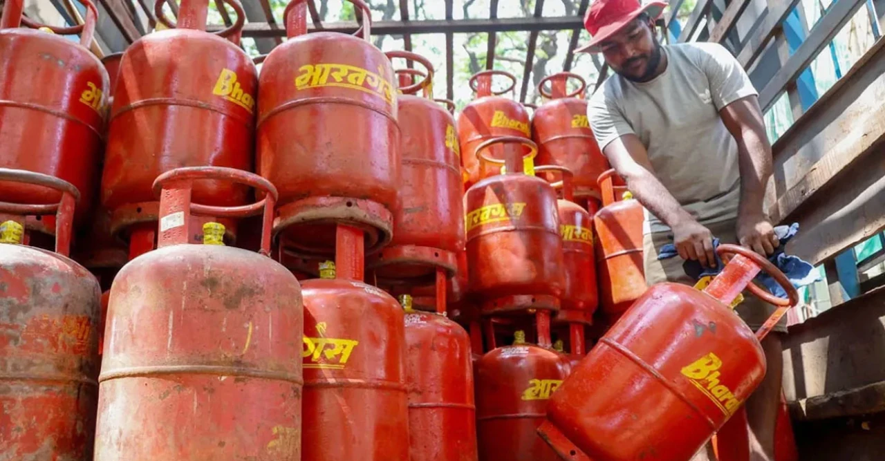 চীন জরুরিভিত্তিতে মার্চ মাসে পরিশোধিত তেল রপ্তানি বন্ধ রাখার নির্দেশ দিয়েছে সরকারের আদেশে