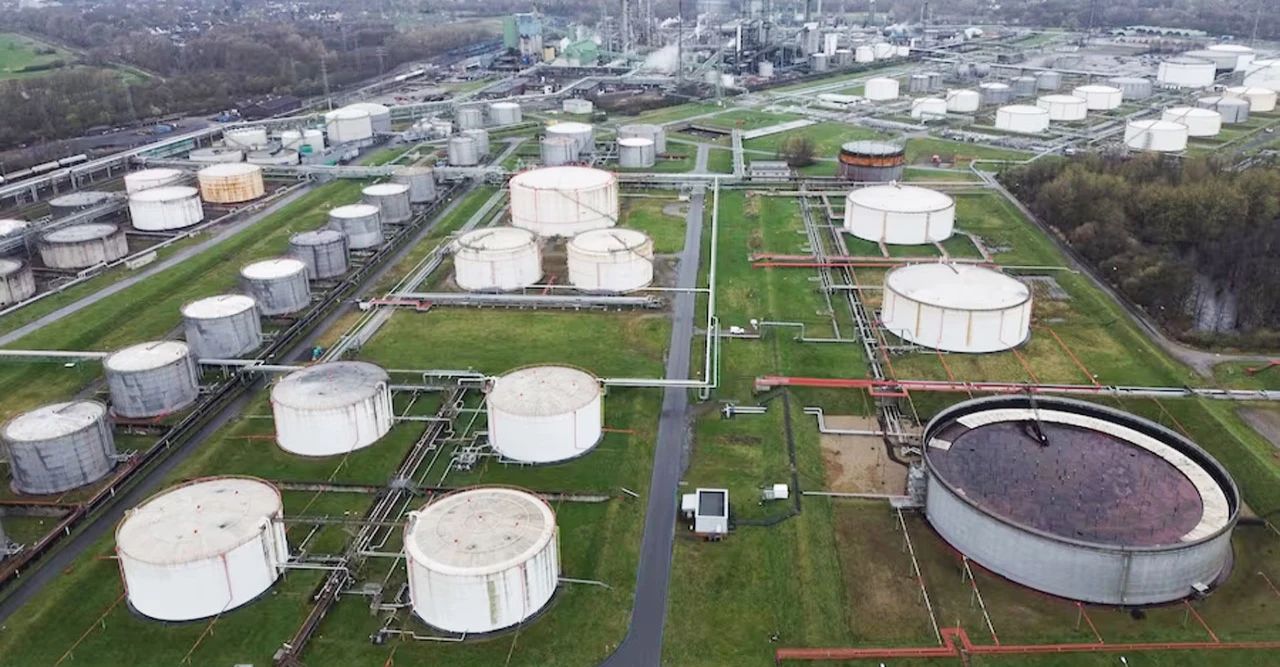 তেলের বাজারে বড় ধাক্কা এড়াতে রিজার্ভ খুলল যুক্তরাষ্ট্র! ছাড়ছে ১৭ কোটি ২০ লাখ ব্যারেল তেল