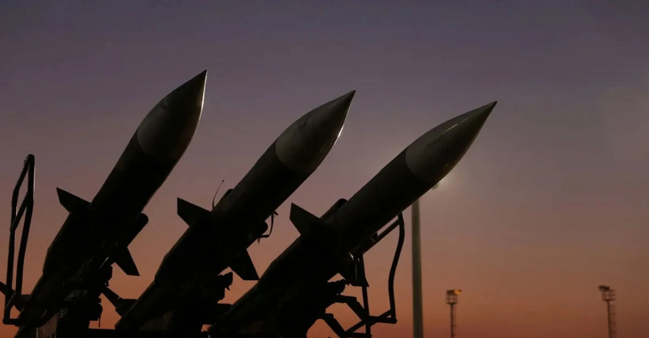 ইরান ফের হামলা চালাল, বাহরাইন-কুয়েত-সৌদি আকাশ প্রতিরক্ষা সতর্কতা জারি, সাধারণ মানুষ সাবধান