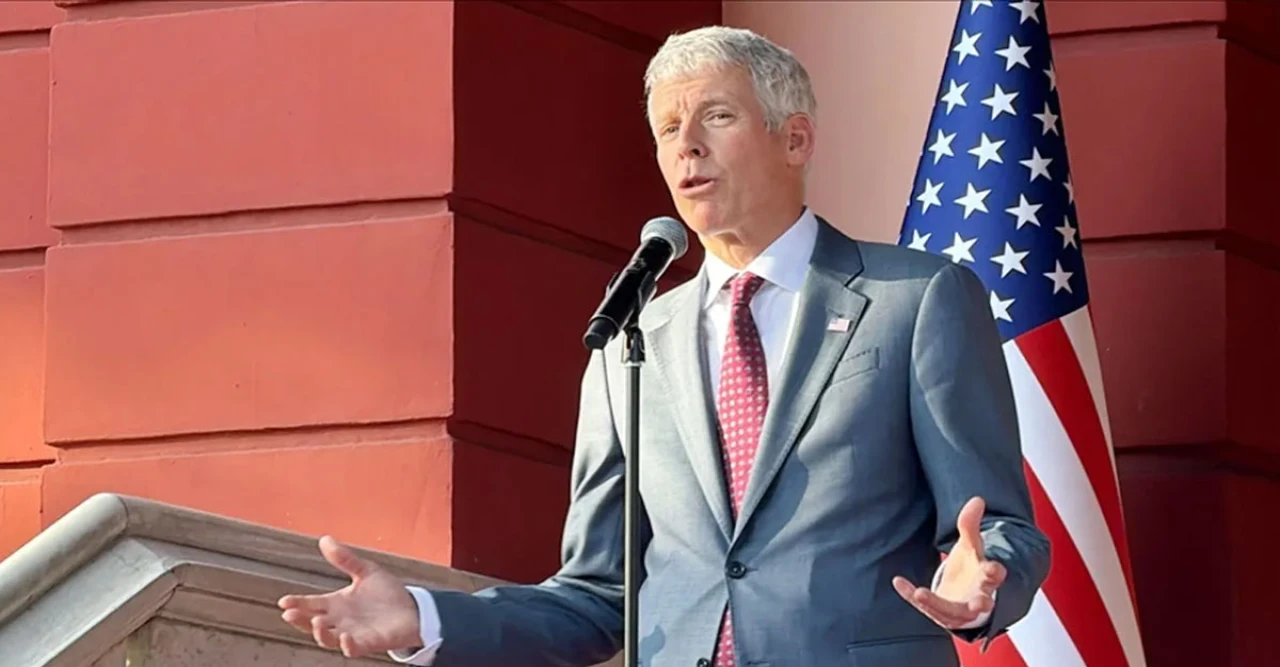 হরমুজ প্রণালিতে তেলবাহী জাহাজ পাহারা দিতে প্রস্তুত নয় মার্কিন নৌবাহিনী, উদ্বেগ বাড়ছে আন্তর্জাতিক বাজারে