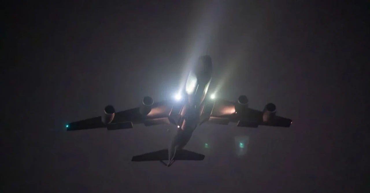 ইরাকে বিধ্বস্ত মার্কিন কেসি-১৩৫ ট্যাঙ্কার বিমানে প্যারাসুট বা ইজেকশন সিটই ছিল না, নিহত ছয় ক্রু