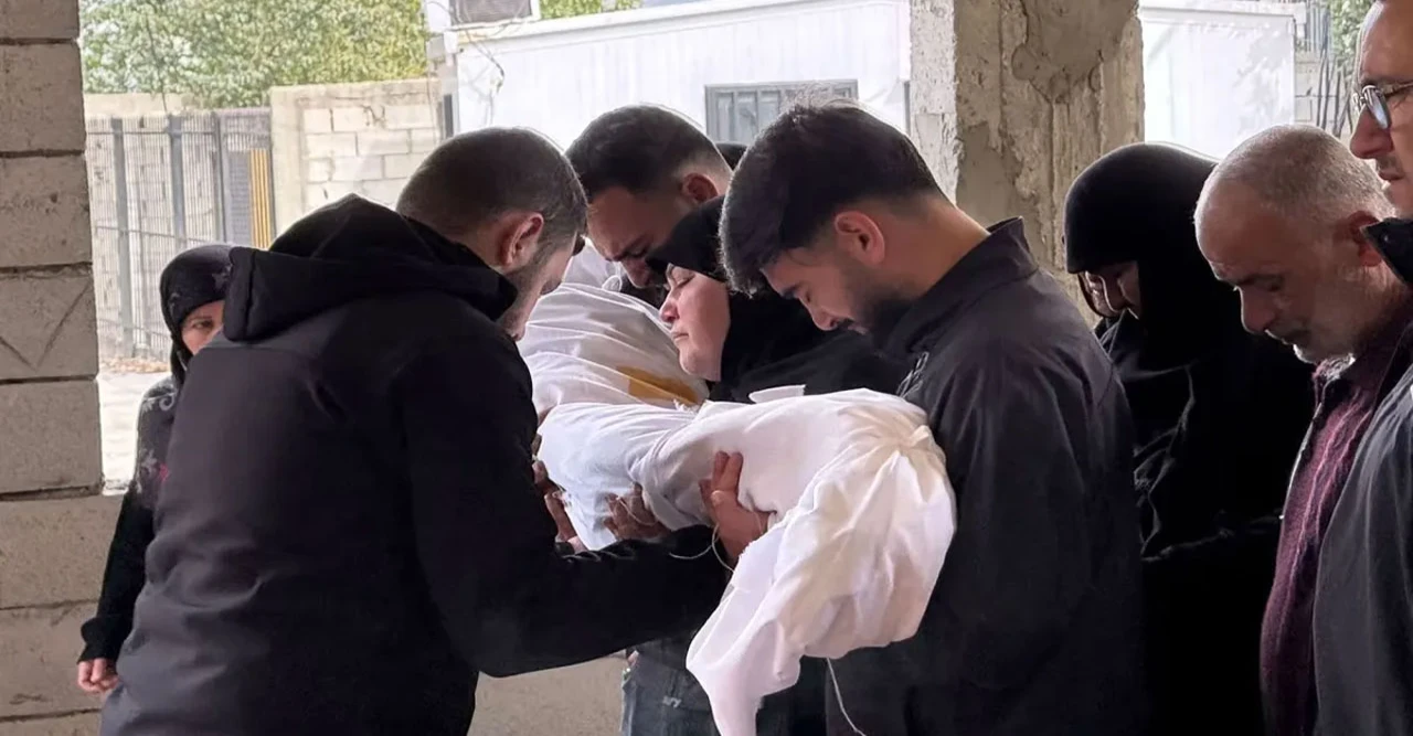 দক্ষিণ লেবাননে ইসরায়েলি বিমান হামলায় তাকি পরিবারের ৯ সদস্য নিহত, খেলতে থাকা চার বোনও প্রাণ হারাল