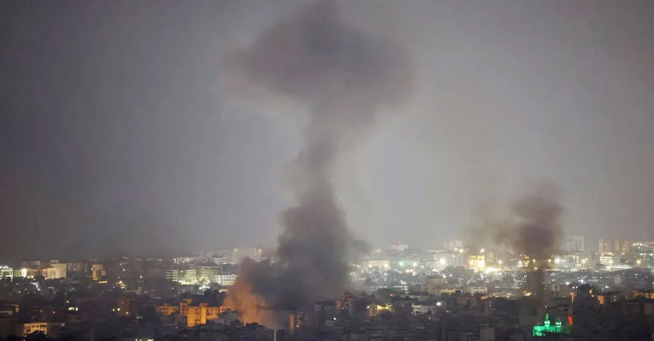 লেবাননে ইসরায়েলি বিমান হামলায় ১২ চিকিৎসাকর্মী নিহত, হিজবুল্লাহ পাল্টা আক্রমণের হুঁশিয়ারি