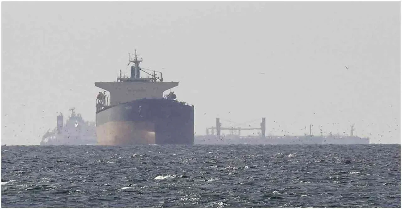 হরমুজে যুদ্ধজাহাজ পাঠাতে ট্রাম্পের আহ্বান, চীনসহ মিত্রদের সতর্ক প্রতিক্রিয়ায় বাড়ছে কূটনৈতিক জল্পনা