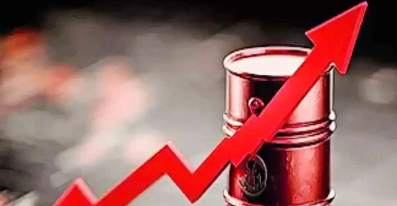 হরমুজ প্রণালিতে ইরানের অবরোধে তেলের বাজার অস্থির, একদিনেই দাম বাড়ল ৩ শতাংশ