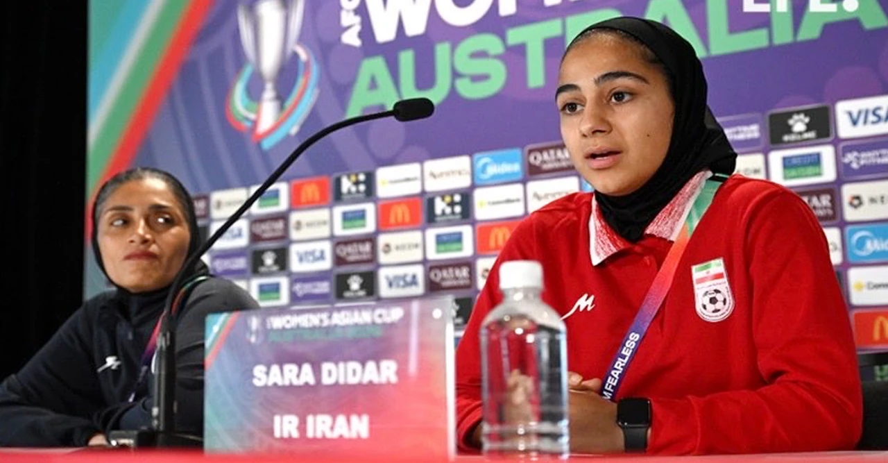 ইরান যুদ্ধের মাঝে অস্ট্রেলিয়ায় লড়ছে মেয়েরা! সারা দিদার কাঁদতে কাঁদতে বললেন—‘সুখবরের অপেক্ষায় আছি’