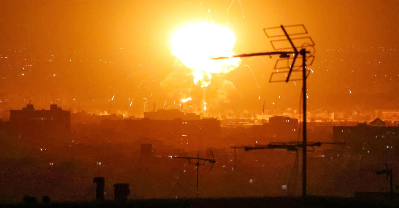 তেহরান ও আলবোর্জে তেলের ডিপোসহ পাঁচ জ্বালানি স্থাপনায় বোমা হামলা, নিহত অন্তত চারজন