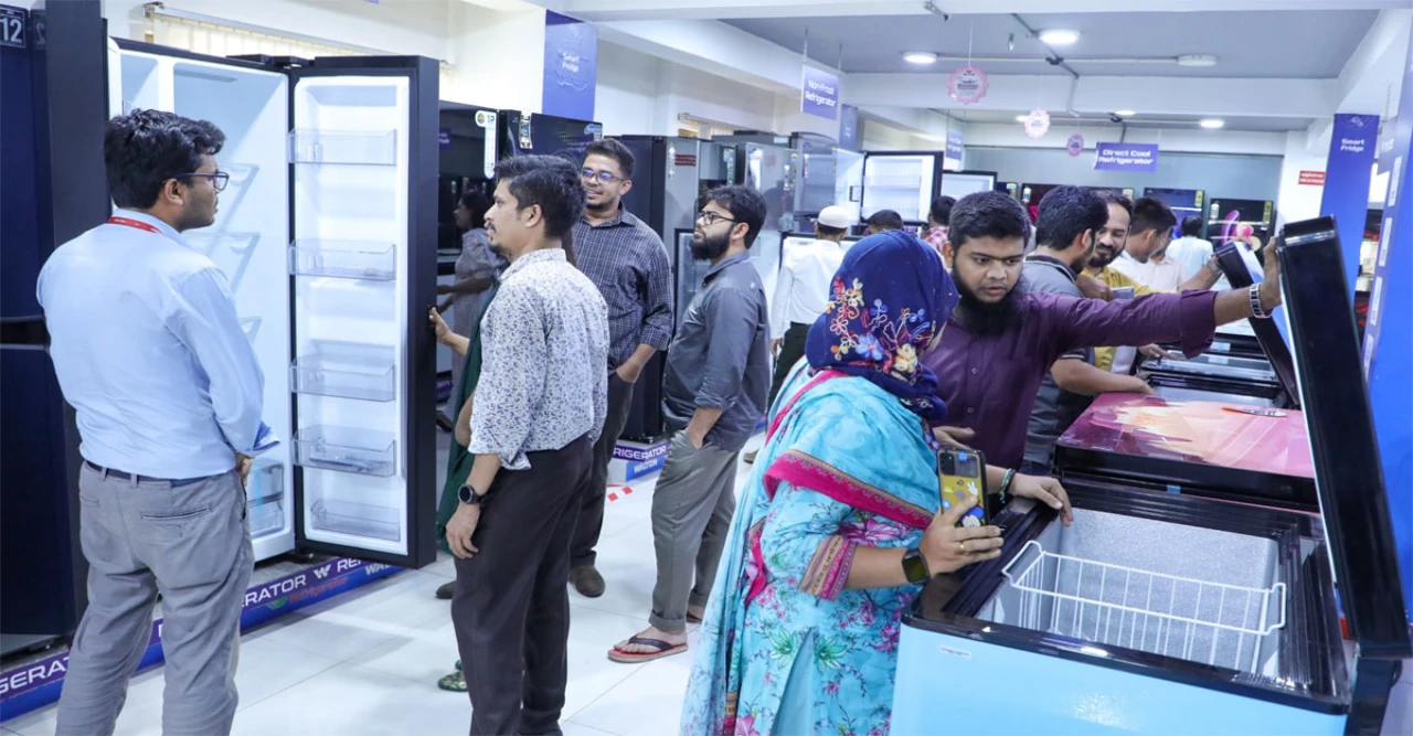 ঈদ কেনাকাটায় ফ্রিজ বিক্রিতে উচ্ছ্বাস, ক্রেতার পছন্দে ওয়ালটনের আধিপত্য