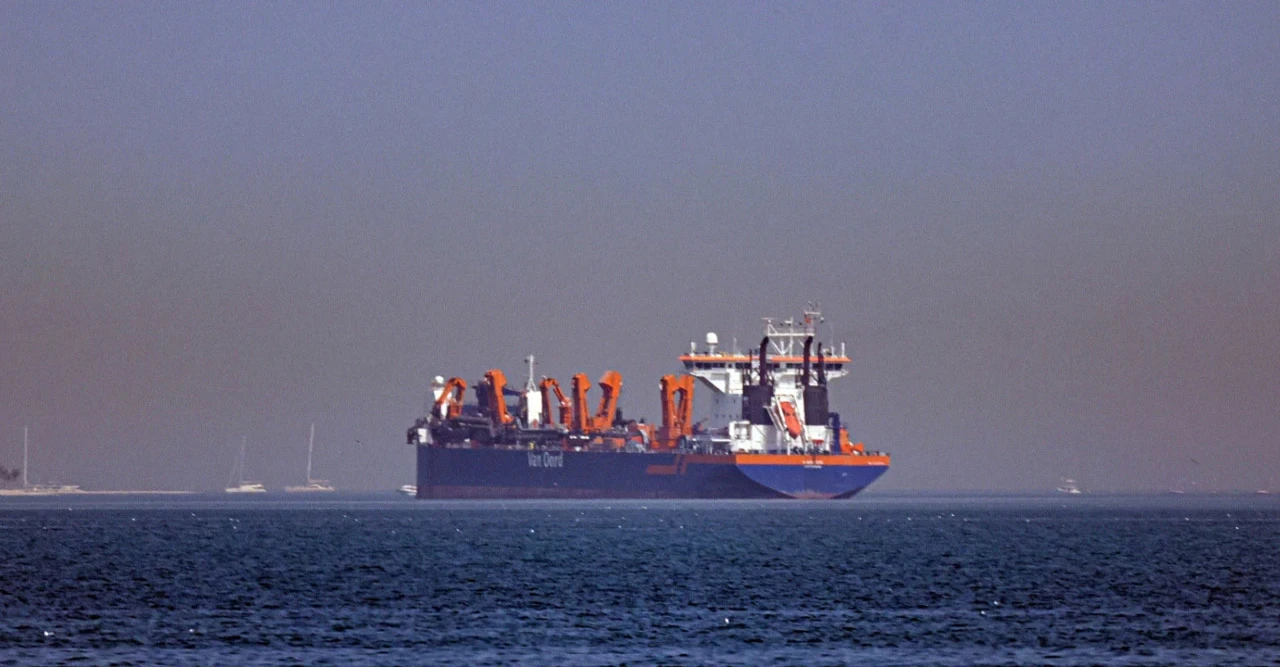 ওমান উপসাগরে ইরানি জাহাজ আটক করল মার্কিন নৌবাহিনী, ট্রাম্পের বিস্ফোরক দাবি ঘিরে তোলপাড় বিশ্বজুড়ে উত্তেজনা