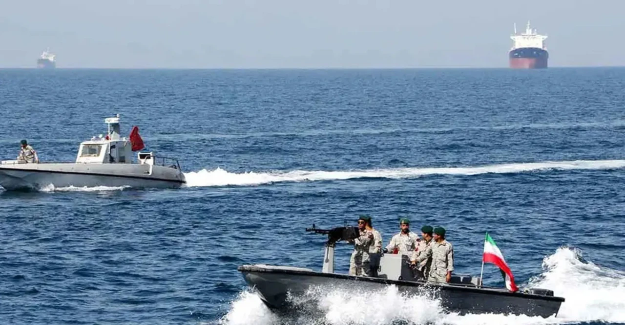 হরমুজ প্রণালী ঘিরে উত্তেজনা, তেল রপ্তানিতে ঝুঁকি, বিকল্প পথ খুঁজছে উপসাগরীয় দেশগুলো দ্রুত