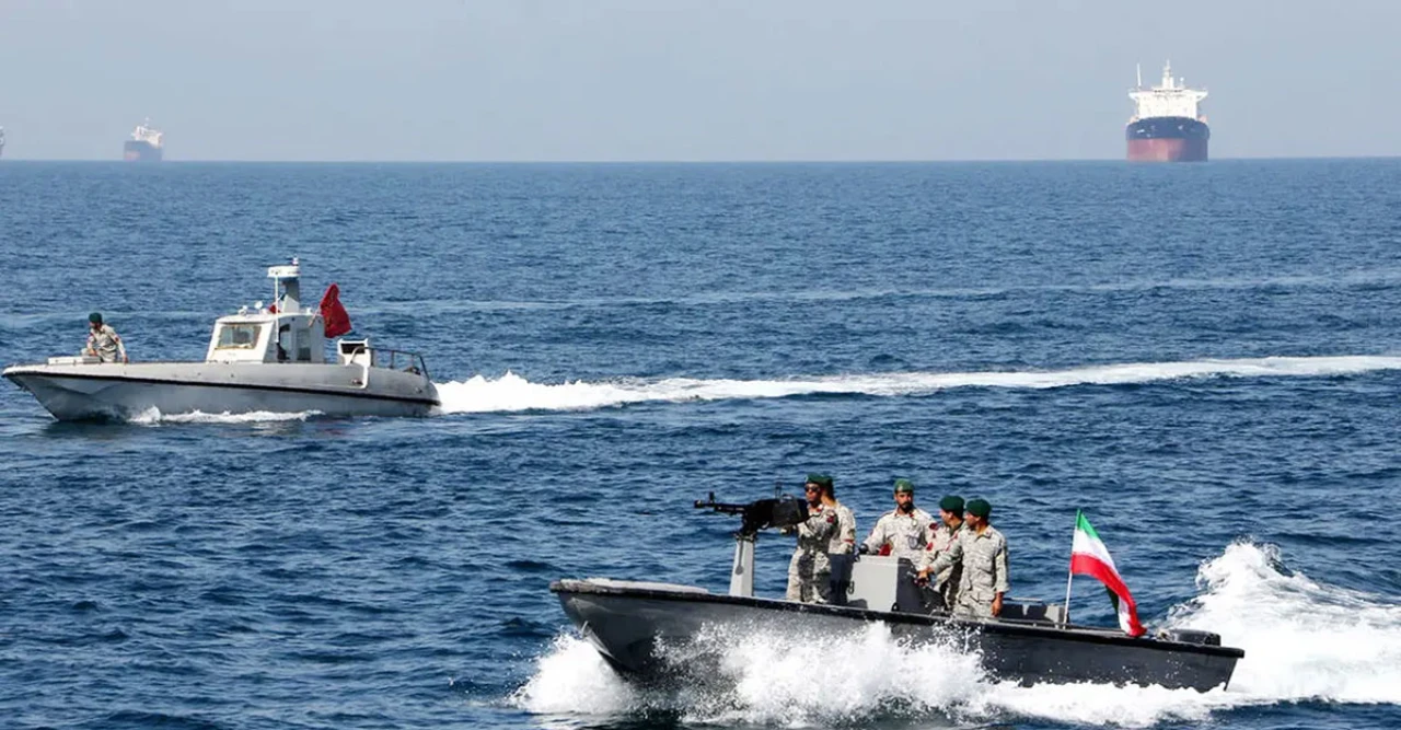 হরমুজ প্রণালিতে দুই বাণিজ্যিক জাহাজ জব্দ ইরানের, অনুমতি না নেওয়ায় বাড়ছে আন্তর্জাতিক উত্তেজনা আবারও