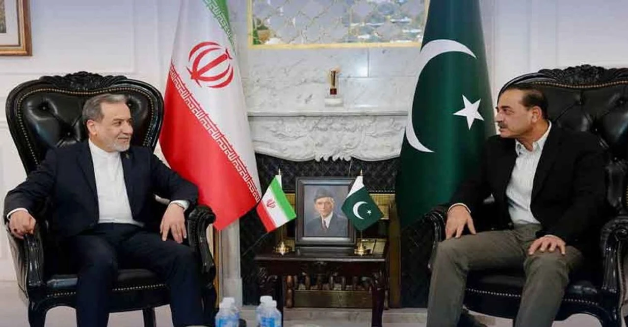 চমক! ইরানের পররাষ্ট্রমন্ত্রী পাকিস্তানে সেনাপ্রধানের সঙ্গে গোপনে কী হল?