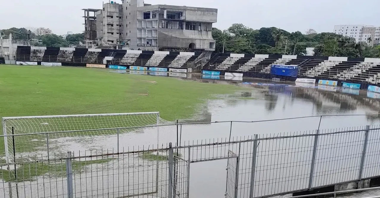 বৃষ্টিতে থমকে গেল ম্যাচ! পানিতে ডুবে মাঠ, ফেডারেশন কাপে শুরুতেই নাটকীয় পরিস্থিতি