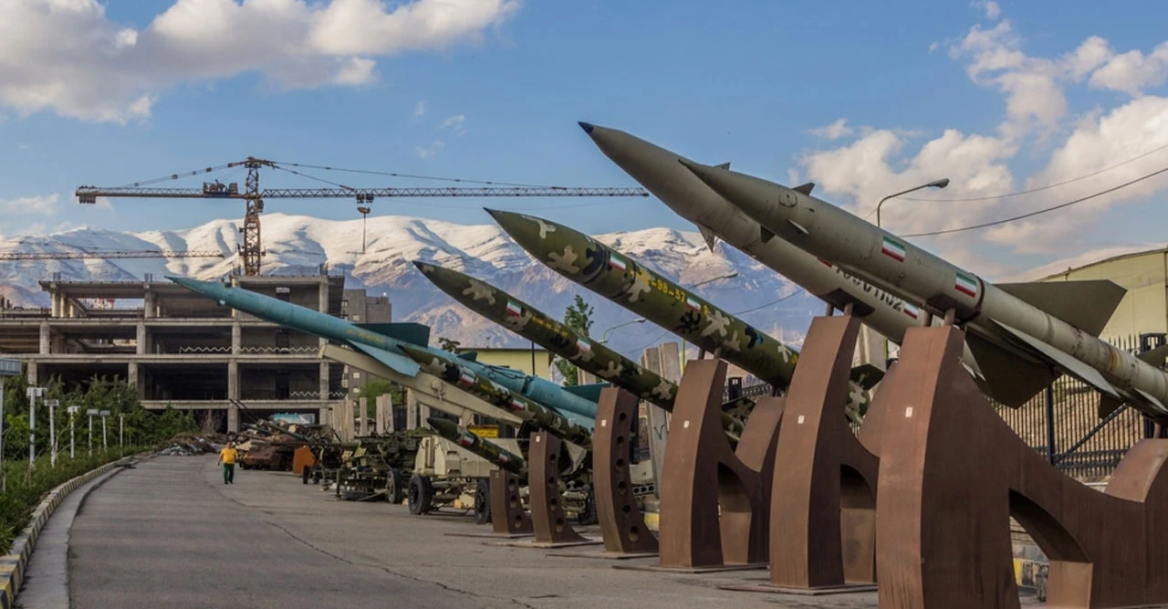 “নতুন অস্ত্র বদলে দেবে যুদ্ধের হিসাব!” যুক্তরাষ্ট্র-ইসরায়েলকে ইরানের নৌবাহিনীর কঠোর হুঁশিয়ারি, আতঙ্কের ইঙ্গিত