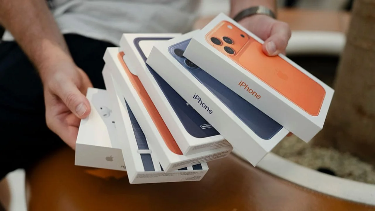 iPhone 17 Offer: Great offer! iPhone 17 is selling at a discounted rate, you can get a discount of up to 50 thousand