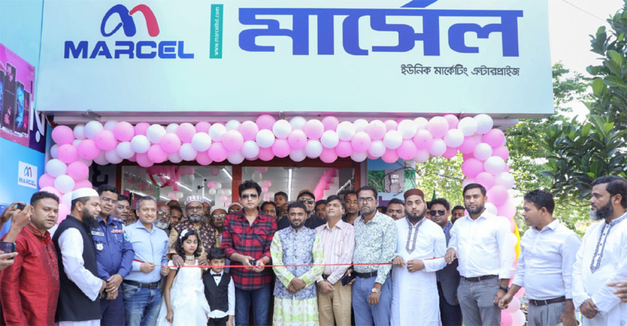 সিরাজগঞ্জের এনায়েতপুরে মার্সেল এক্সক্লুসিভ শোরুম উদ্বোধন