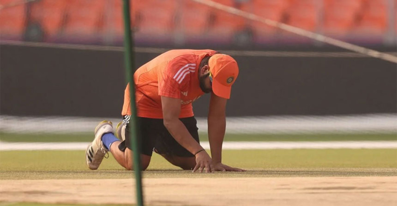 ফাইনালের দুদিন আগেই পিচ পরিদর্শন করেছেন রোহিত শর্মা