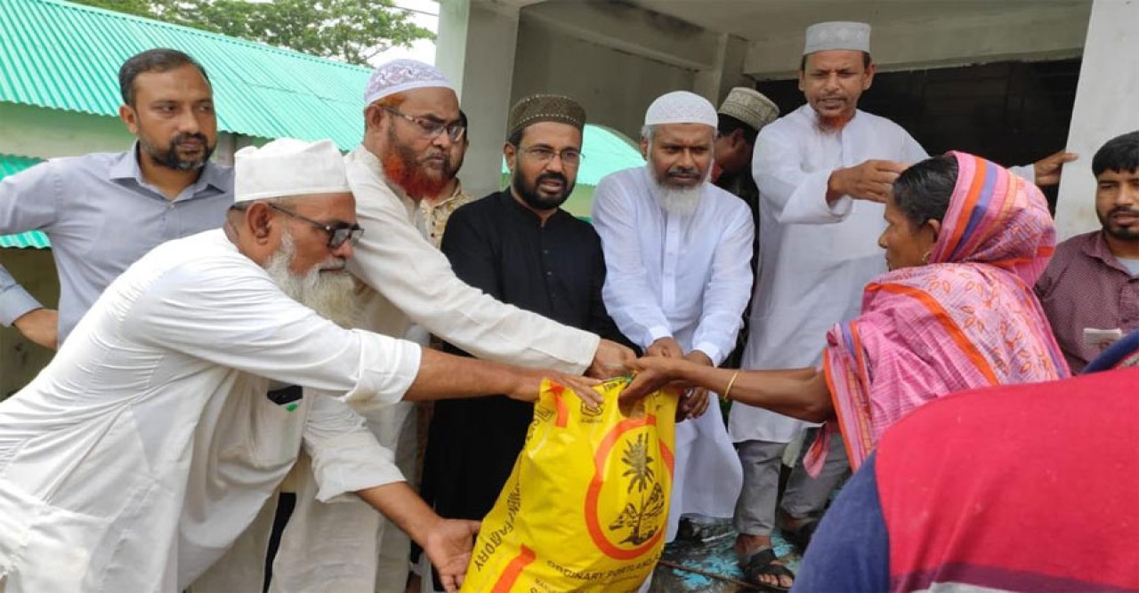 নেত্রকোনা জেলায় জামায়াতে ইসলামীর ত্রাণ তৎপরতা