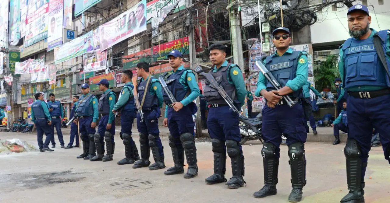 সাধারণ মানুষের সহযোগিতায় পুলিশ সদস্যরা কর্মস্থলে ফিরছেন, গুজবে কান না দেওয়ার আহ্বান