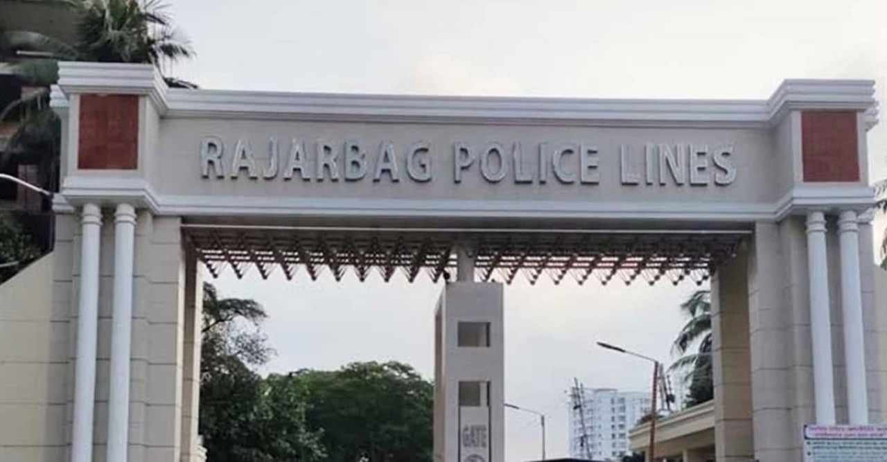 পুলিশ সদস্যদের সঙ্গে কথা বলতে রাজারবাগে ড. ইউনূস
