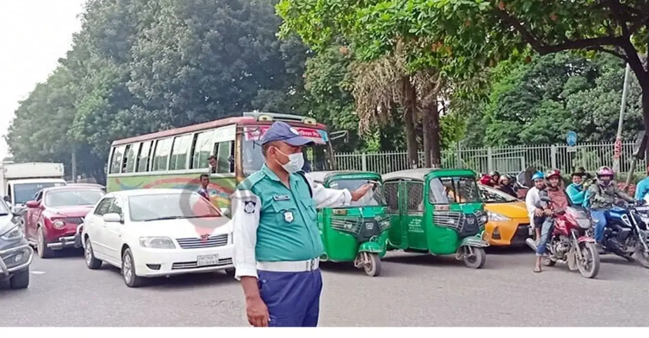 সীমিত পরিসরে সড়কে ফিরলো ট্রাফিক পুলিশ সদস্যরা