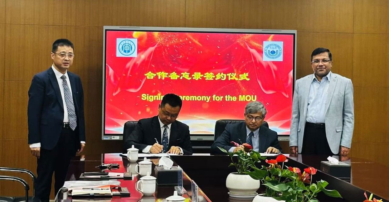 এনএসইউ উপাচার্য অধ্যাপক হান্নান চৌধুরী পেলেন চীনের মর্যাদাপূর্ণ সম্মাননা, স্বাক্ষরিত হলো দ্বিপাক্ষিক চুক্তি