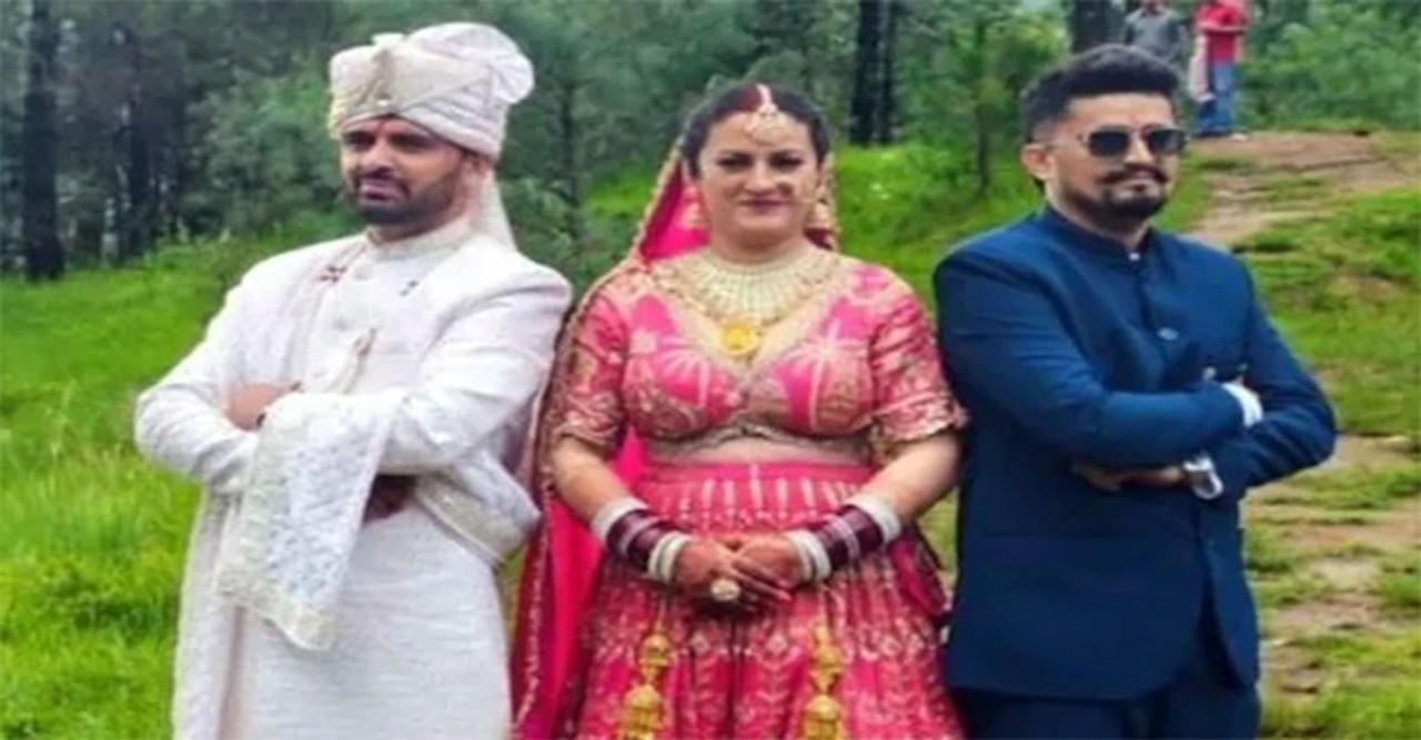 ঐতিহ্য রক্ষায় এক নারীকে বিয়ে করলেন দুই ভাই, খুশি তিনজনই (ভিডিও) ঐতিহ্য রক্ষায় এক নারীকে বিয়ে করলেন দুই ভাই, খুশি তিনজনই (ভিডিও)